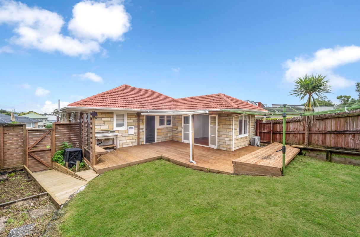 21 Britton Avenue, Mount Roskill, Auckland - Carousel 1