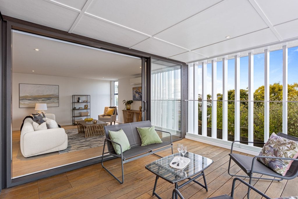 174C Archers Road, Glenfield, Auckland - Carousel 1