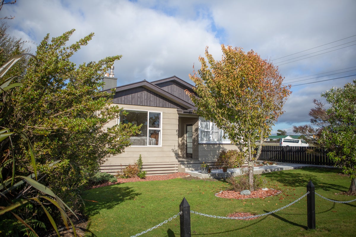 146 Sale Street, Hokitika - Carousel 2