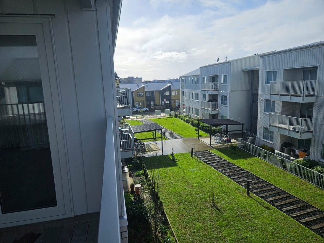 206/28B Eileen Newey Place, Henderson, Auckland - Carousel 28
