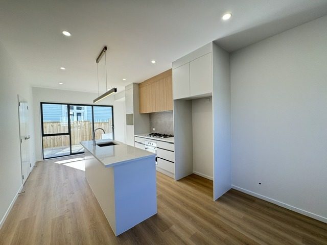 8 Waiohua Road, Greenlane, Auckland - Carousel 1