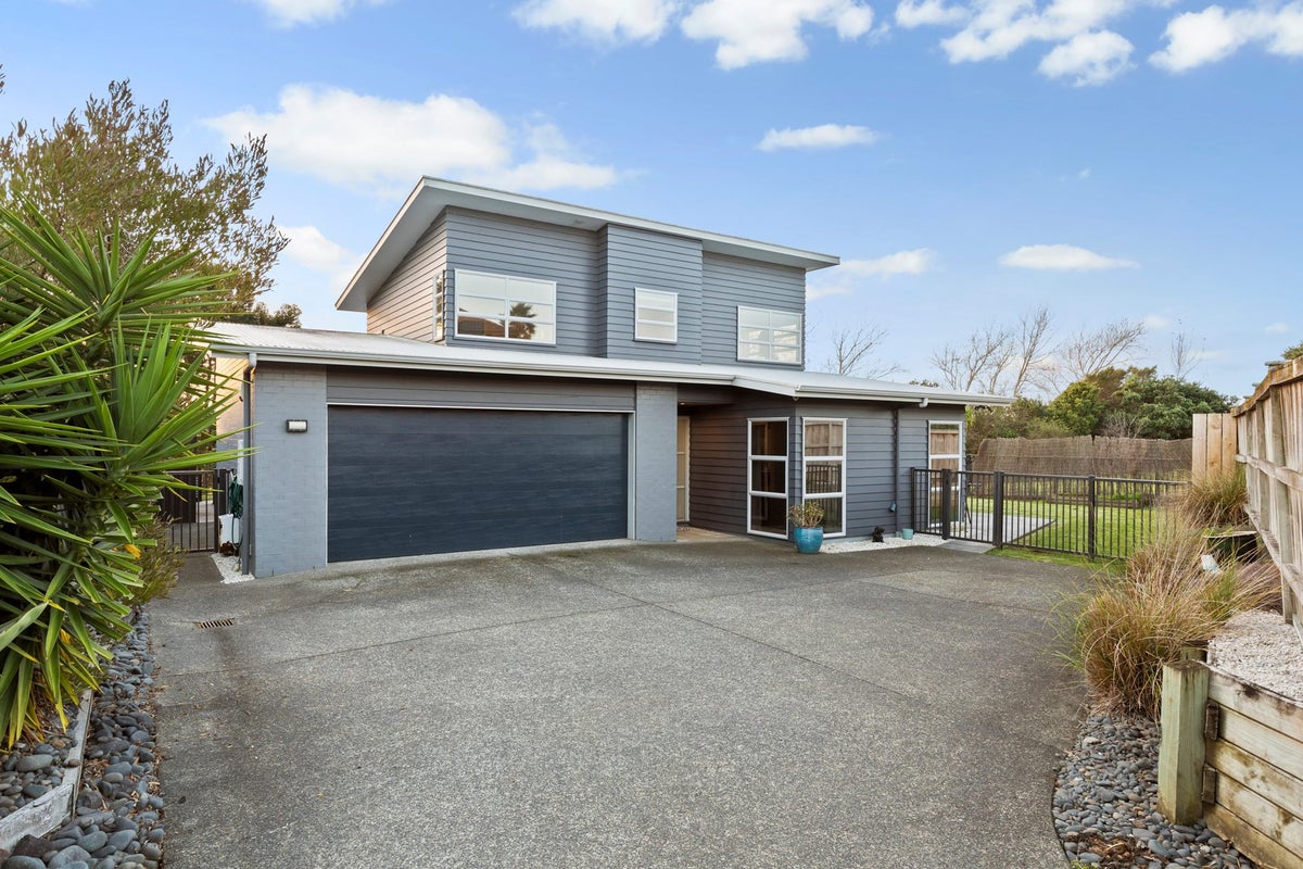 25 Fergy Crescent, Wattle Downs, Auckland - Carousel 1