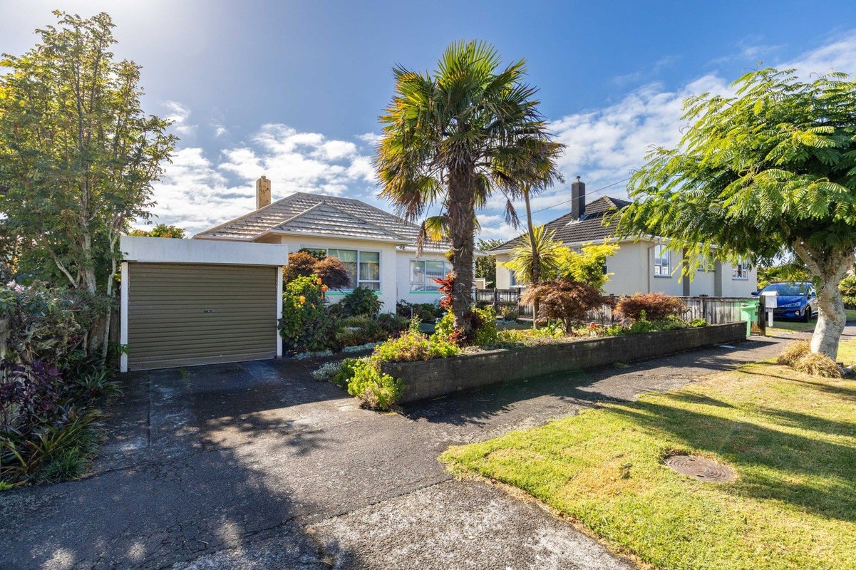 31 Wrantage Street, Westown, New Plymouth - Carousel 1