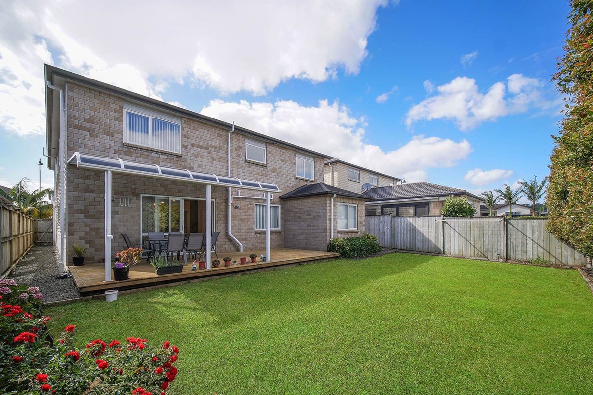 21 Charlestown Drive, Flat Bush, Auckland - Carousel 1
