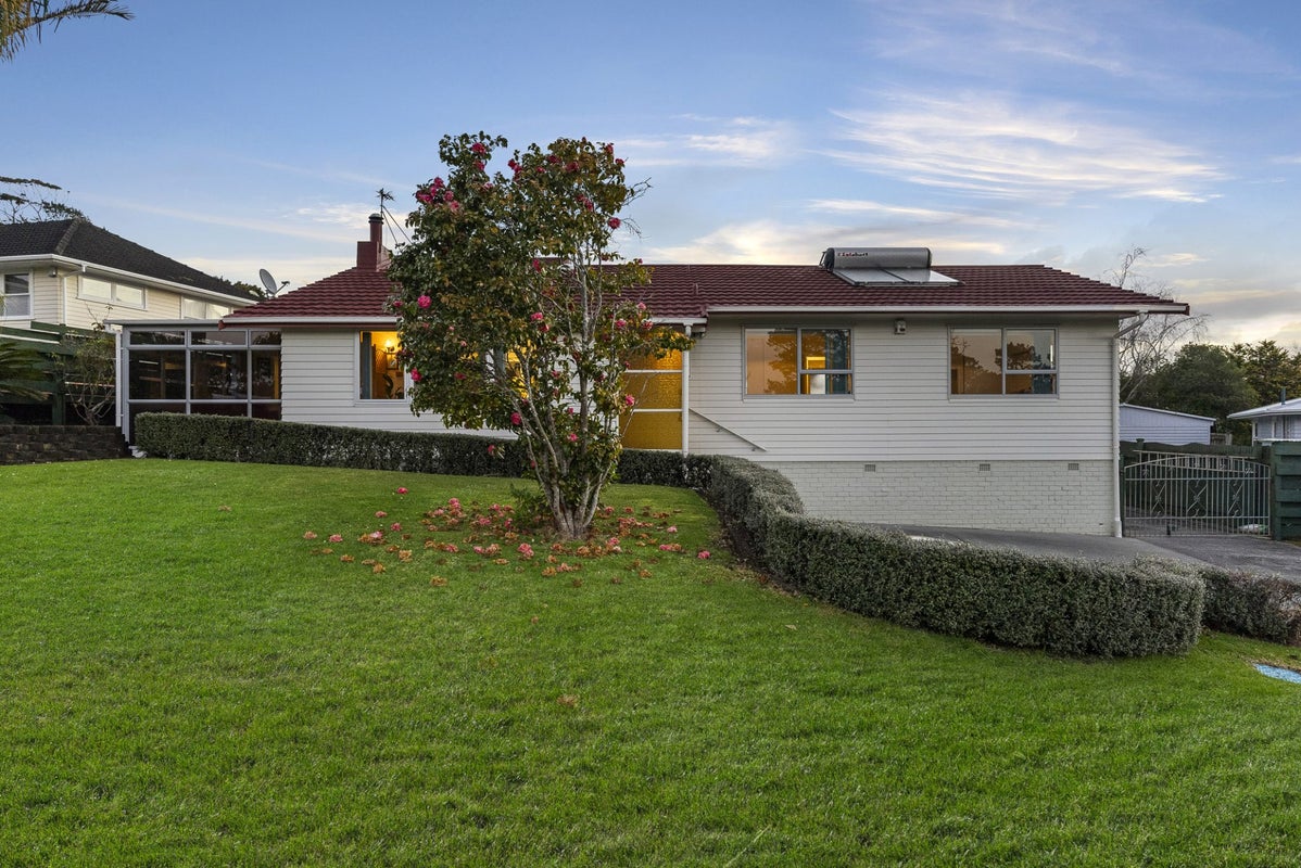 52 Glendene Avenue, Glendene, Auckland - Carousel 1