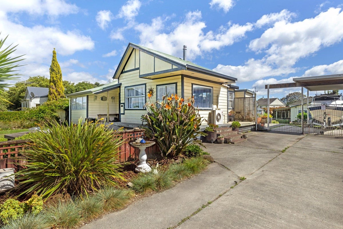 39 Lyndhurst Street, Awapuni, Gisborne - Carousel 1