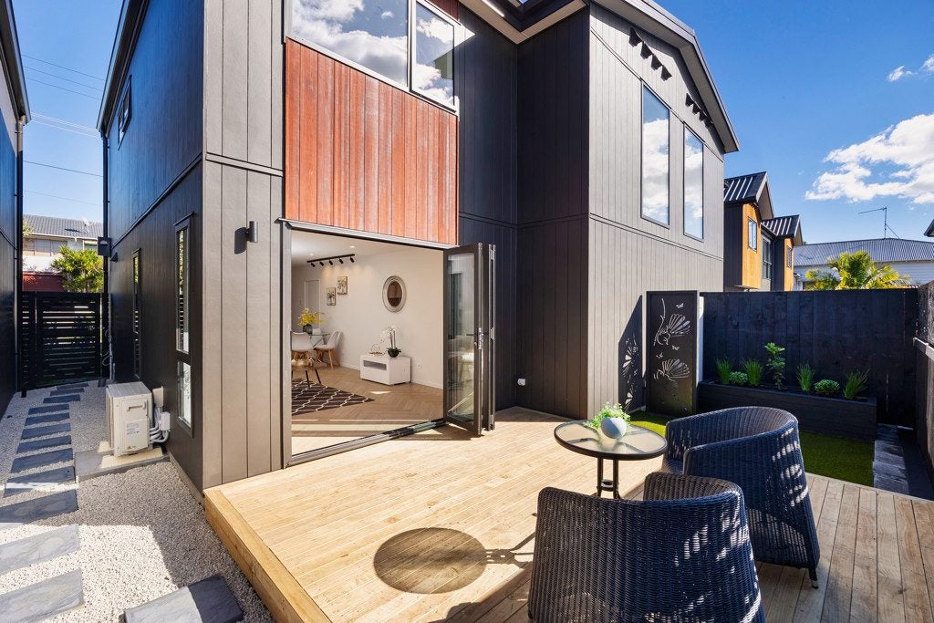 1D Wesley Avenue, Mount Albert, Auckland - Carousel 1