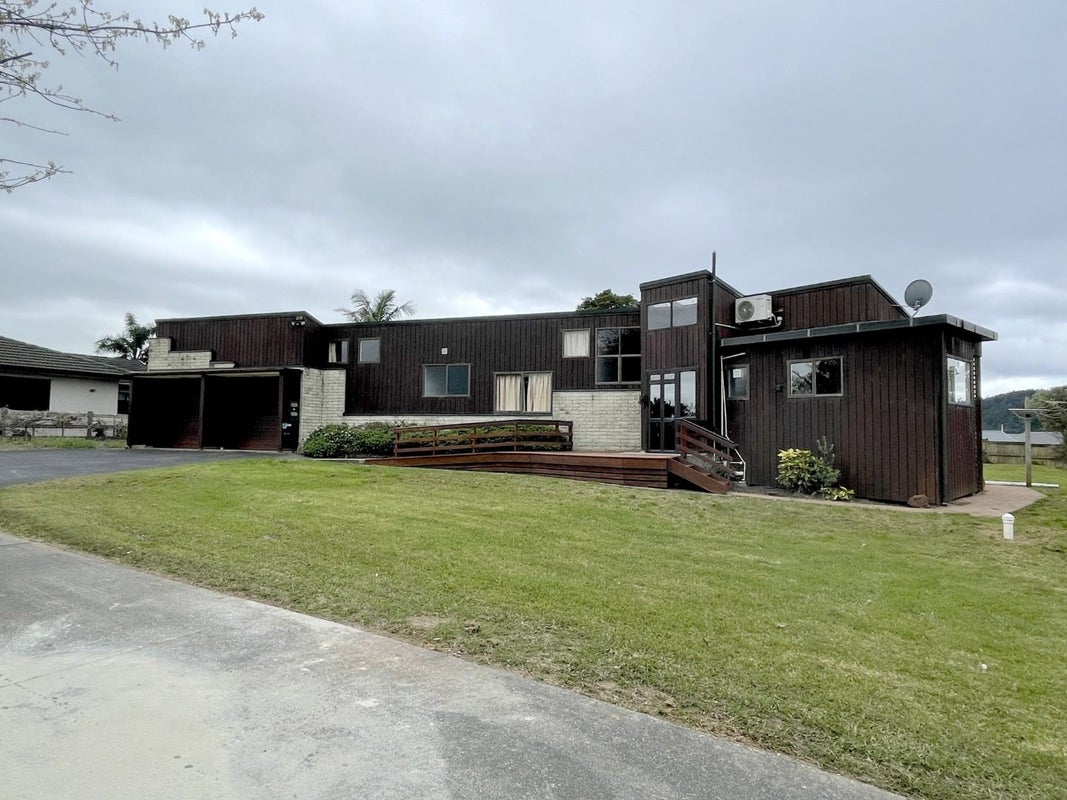 69 Sunny Crescent, Huapai, Kumeu - Carousel 1