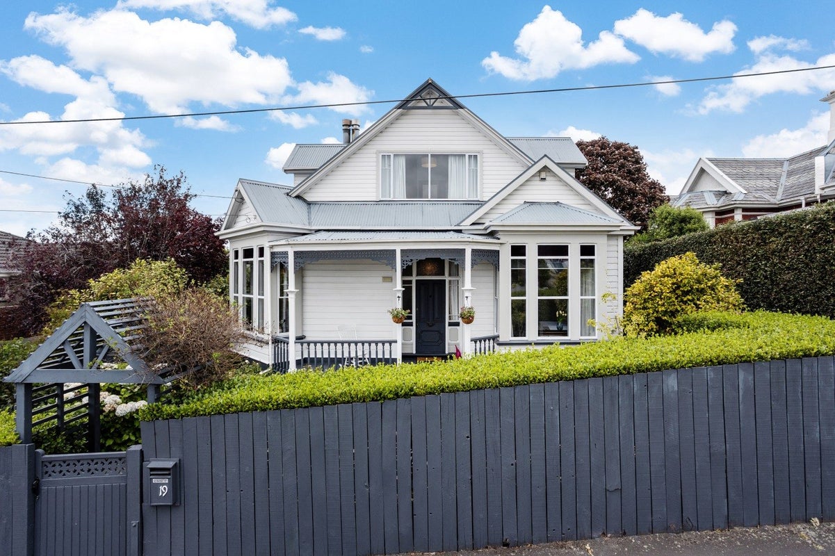 19 Napier Street, Belleknowes, Dunedin - Carousel 1