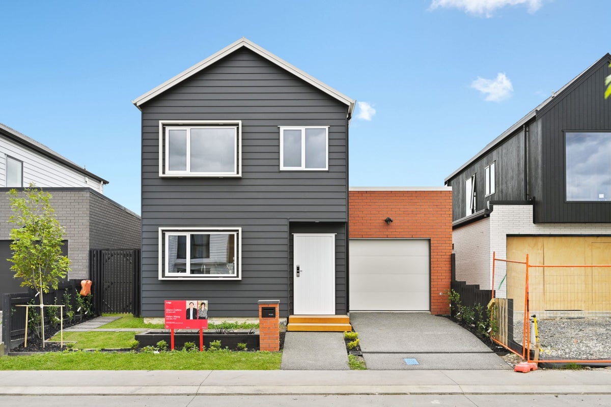 4 Earp Crescent, Chartwell, Hamilton - Carousel 1