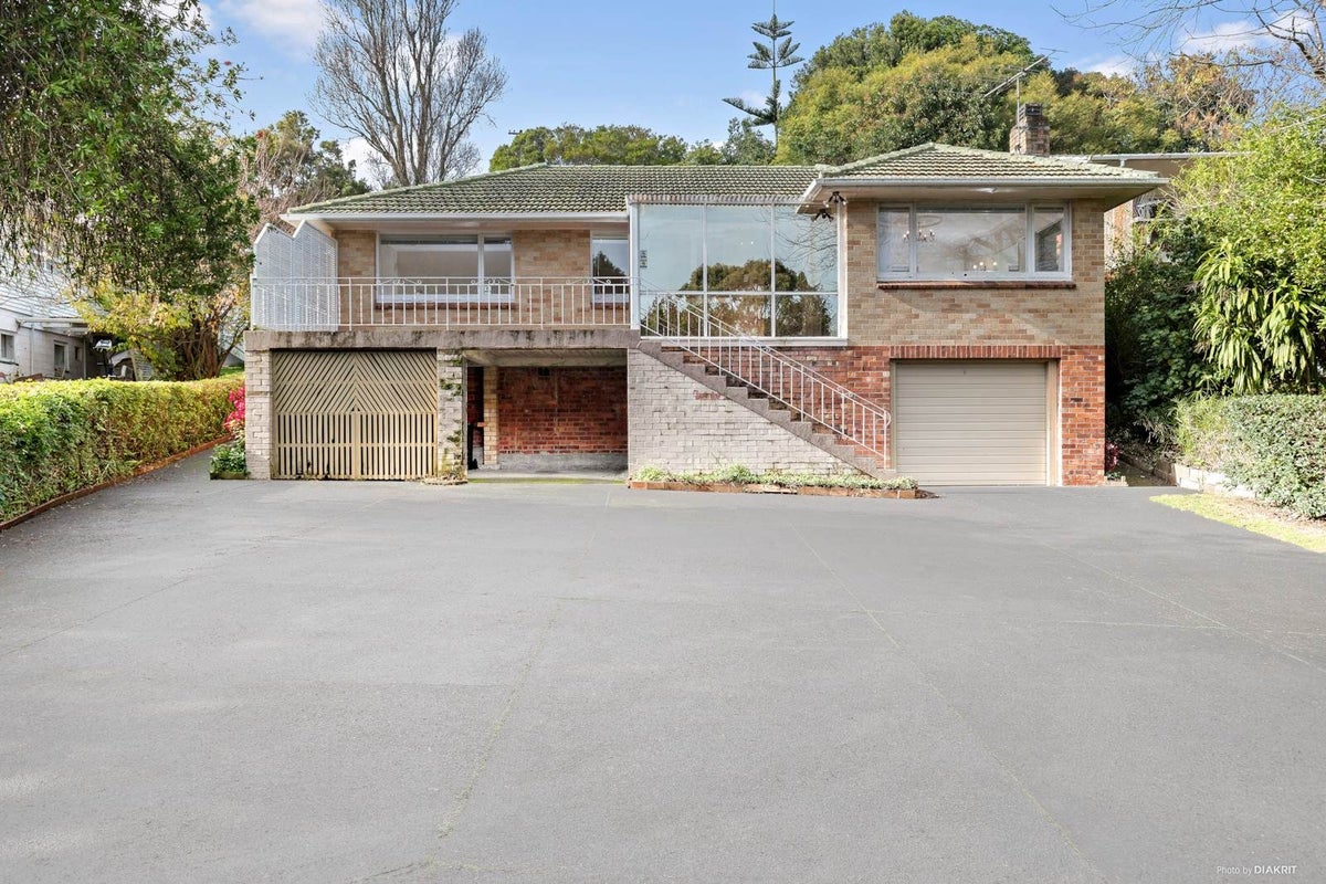16 Domain Road, Panmure, Auckland - Carousel 1
