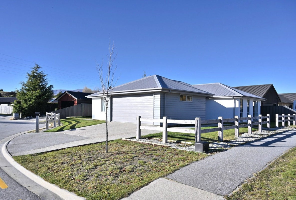 2 Northbrook Place, Lower Shotover, Queenstown - Carousel 1