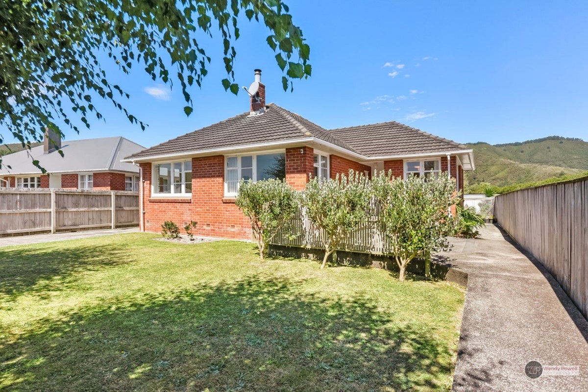 40 Hewer Crescent, Naenae, Lower Hutt - Carousel 2