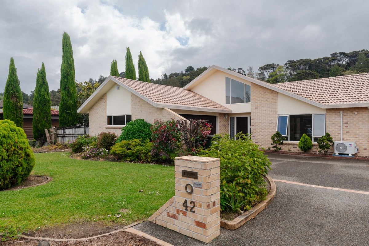 42 Landing Drive, Albany, Auckland - Carousel 1