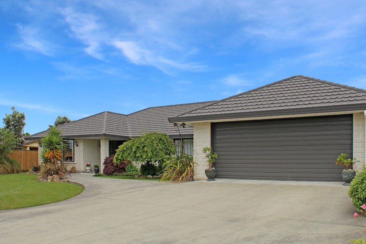 16 Woodgate Court, Fitzherbert, Palmerston North - Carousel 1