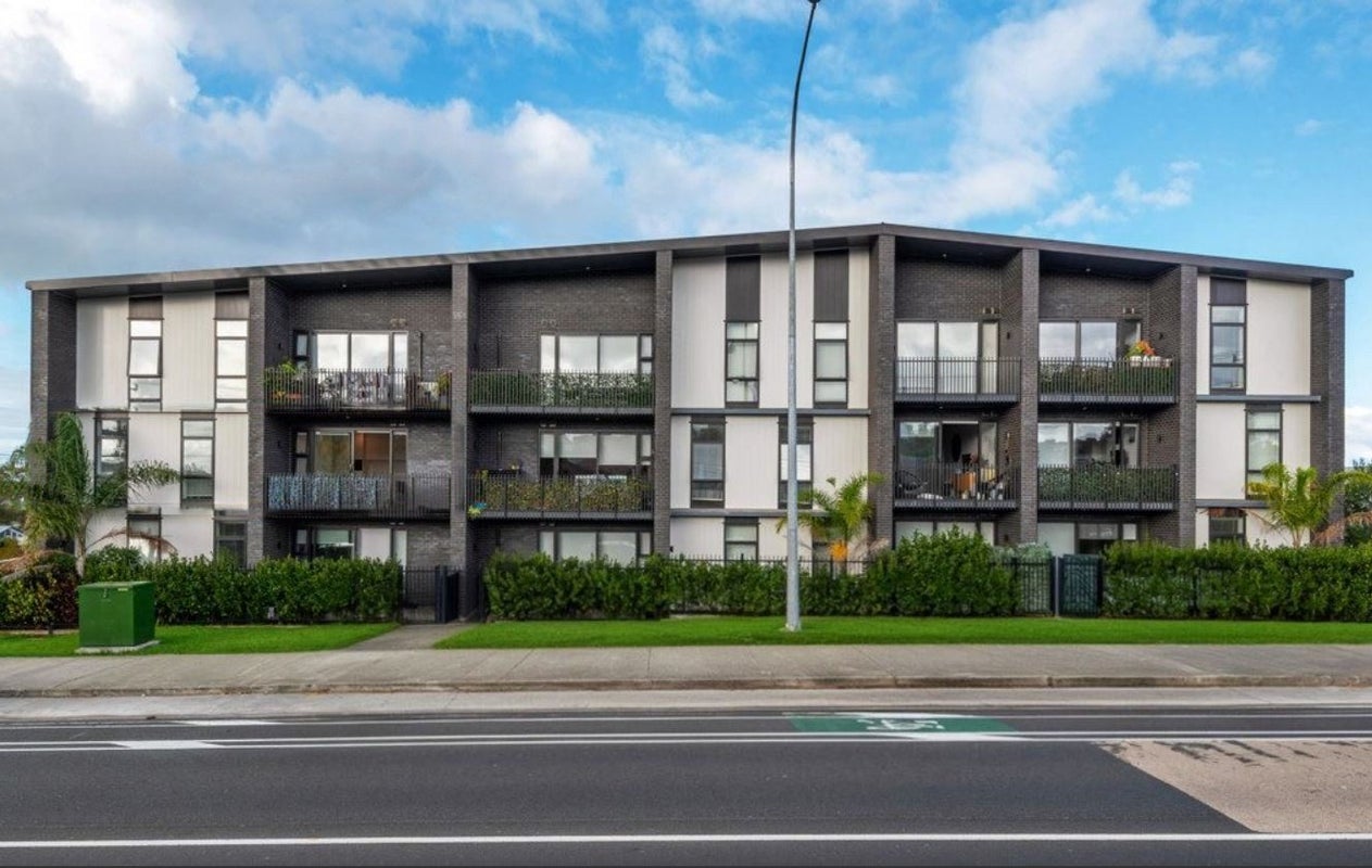 102/165 Lake Road, Northcote, Auckland - Carousel 1