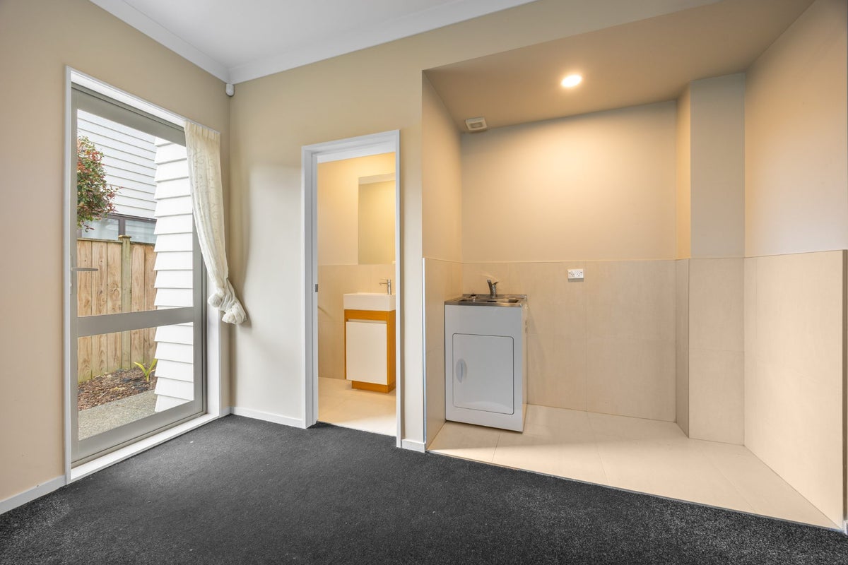 1 Creggan Crescent, Flat Bush, Manukau City, Auckland - Carousel 45
