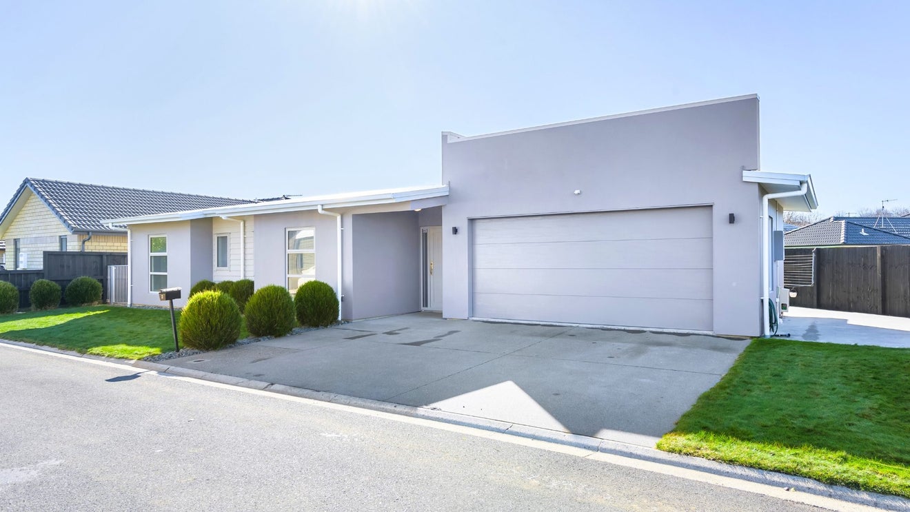 2 Hawtry Lane, Flagstaff, Hamilton - Carousel 1