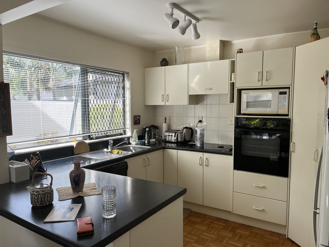 2/34 Melanesia Road, Kohimarama, Auckland - Carousel 2