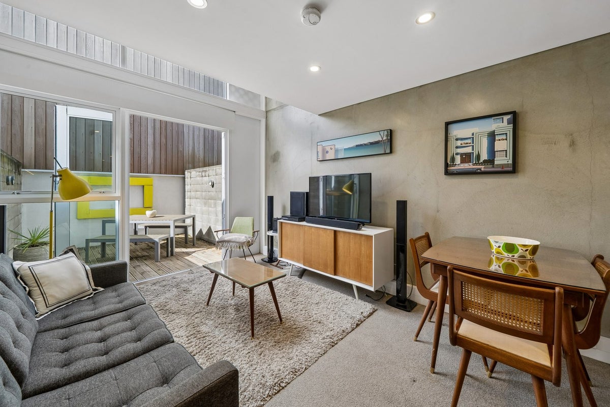 2/307 Willis Street, Te Aro, Wellington, Wellington - Carousel 1