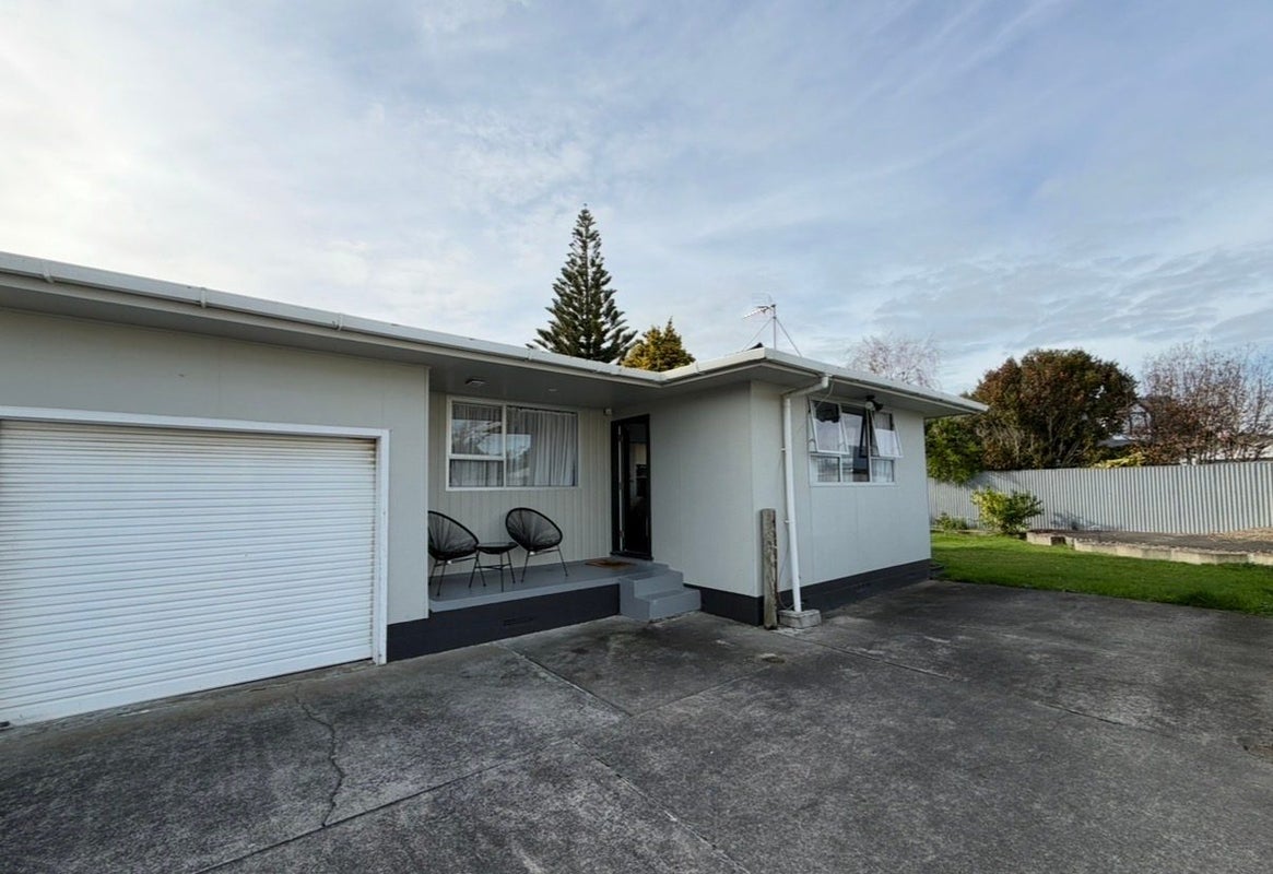 34B Somerset Crescent, Highbury, Palmerston North - Carousel 1