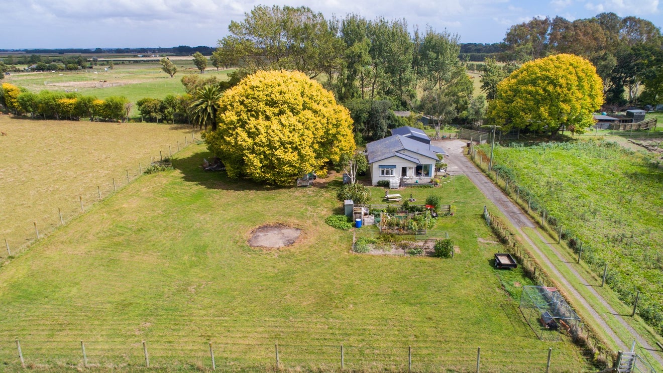 1361 Rangitikei Line, Newbury, Palmerston North - Carousel 1