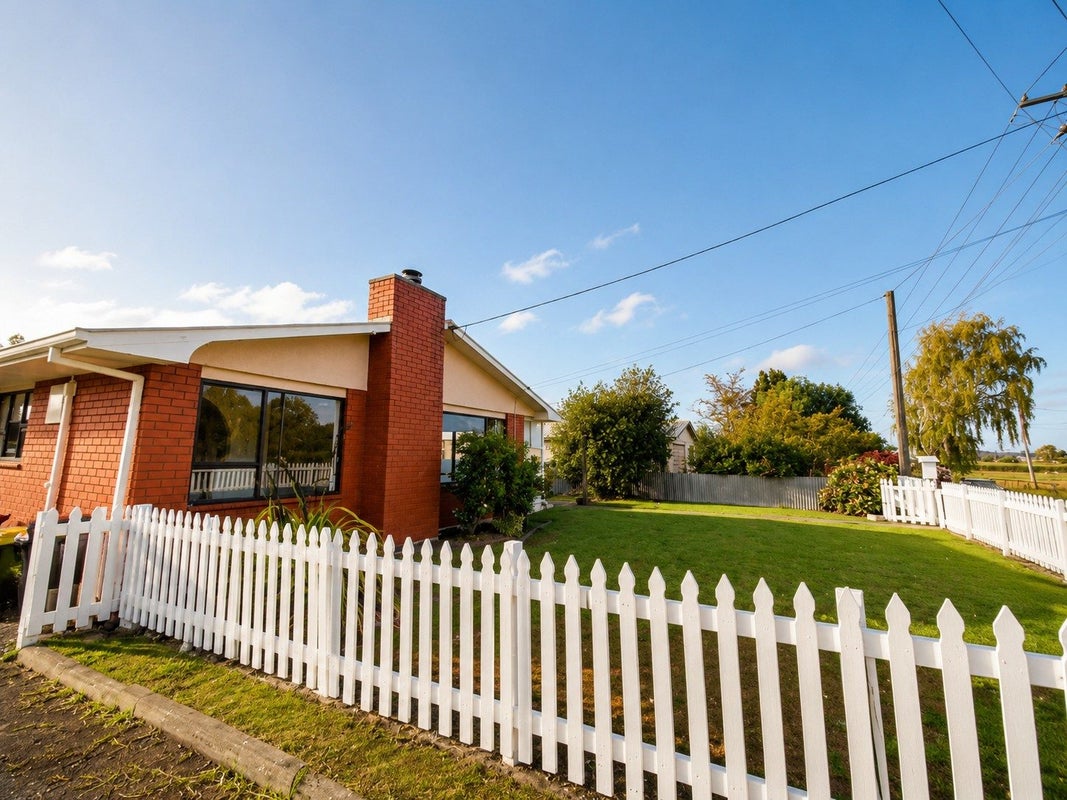 8 Humffrey Street, Grovetown, Blenheim - Carousel 1