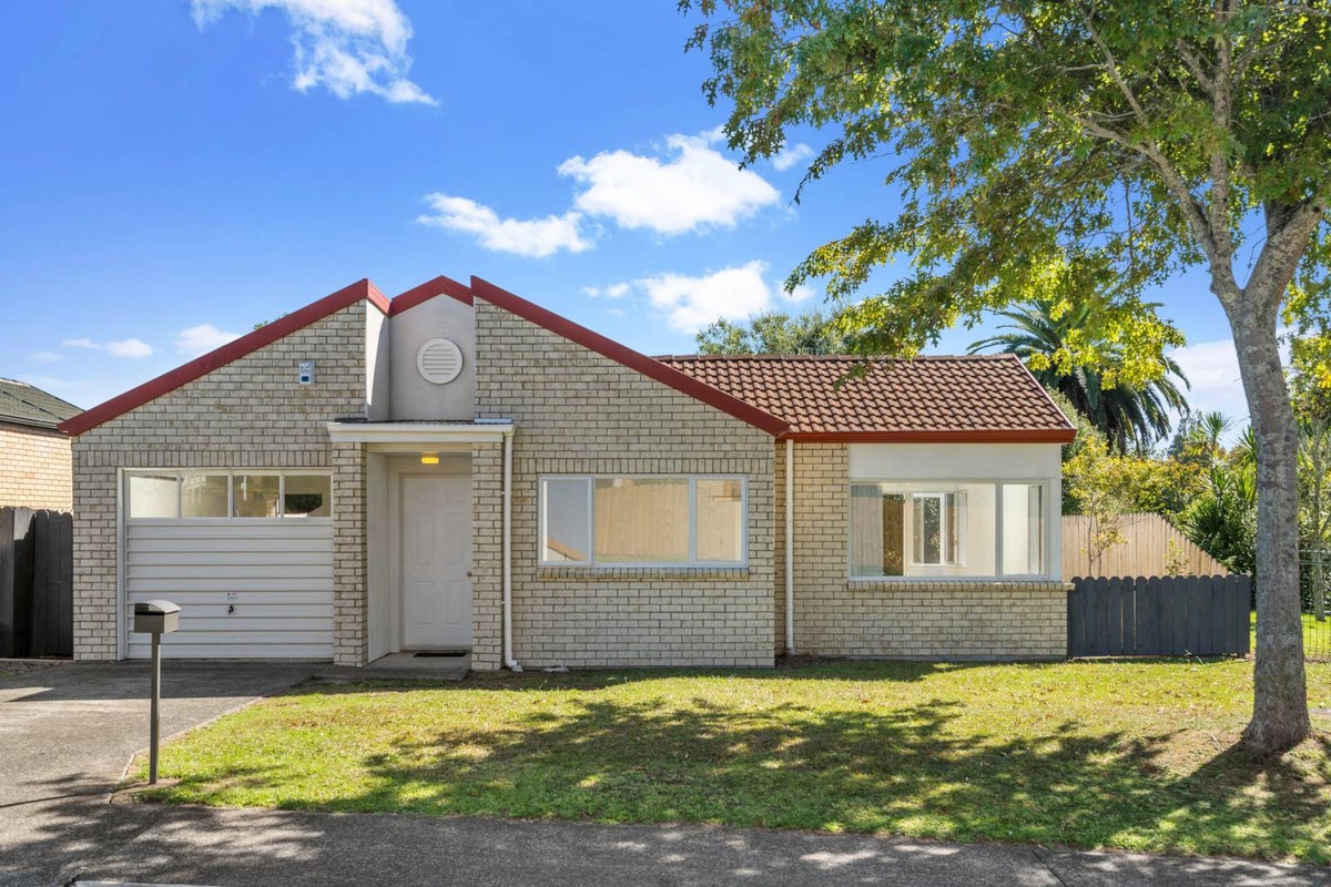 33 Blueridge Close, Sunnyvale, Auckland - Carousel 1