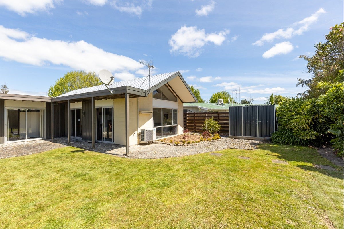 17 Opawa Place, Terrace End, Palmerston North - Carousel 2
