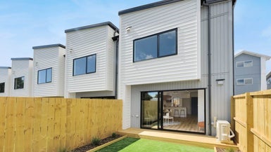 2/9 Flanshaw Road, Te Atatu South, Auckland - Carousel 1
