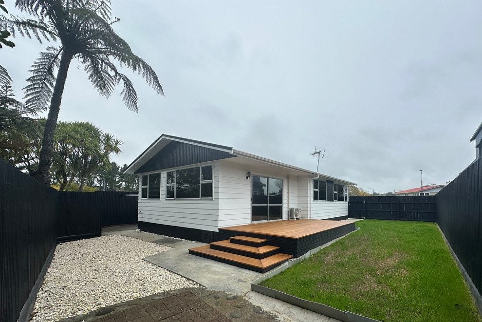 17 Carlton Terrace, Westown, New Plymouth - Carousel 1