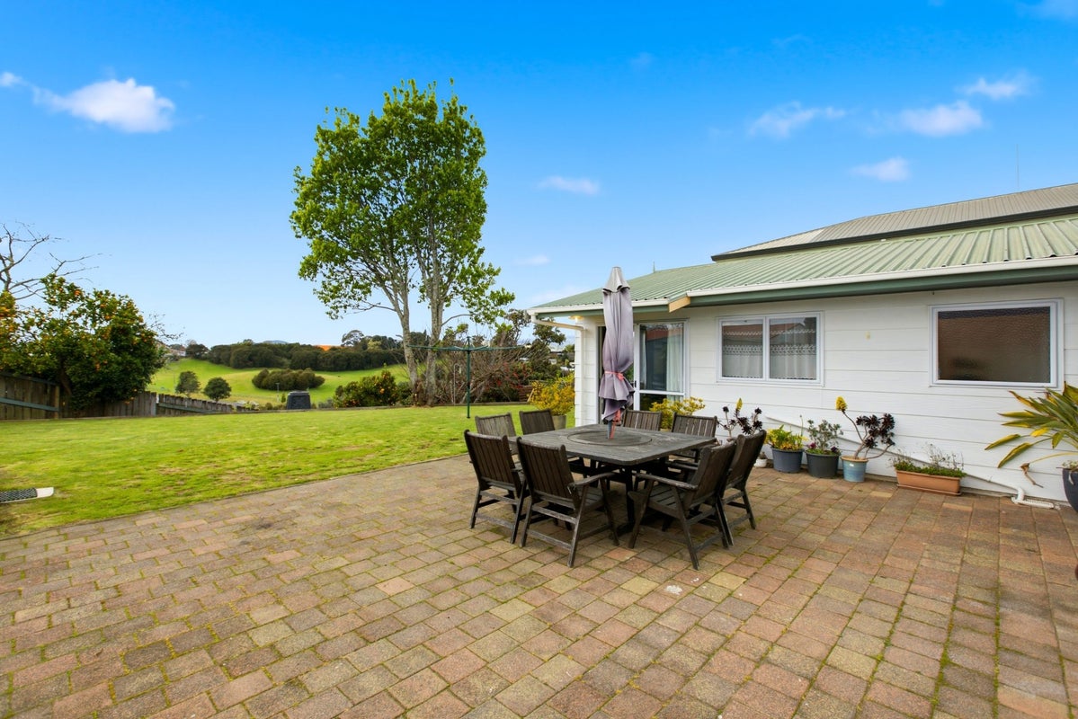 8 Tom Muir Drive, Gate Pa, Tauranga, Bay Of Plenty - Carousel 2