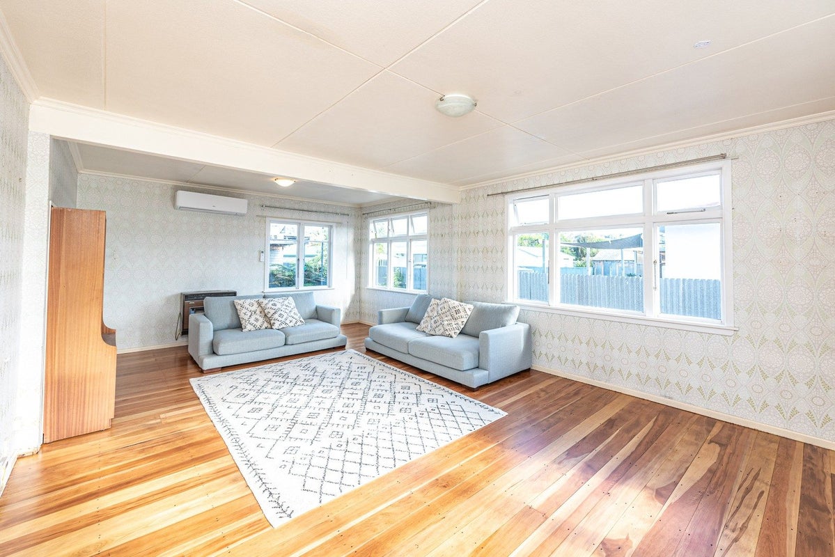 11 Madras Street, Aramoho, Whanganui - Carousel 2