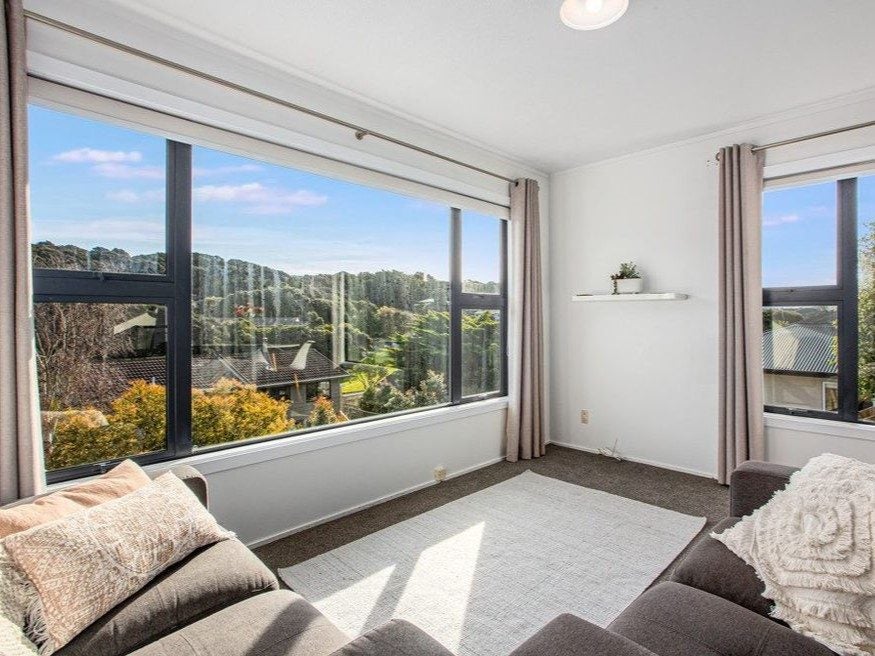 49A Albatross CL, WHITBY, PORIRUA - Carousel 2