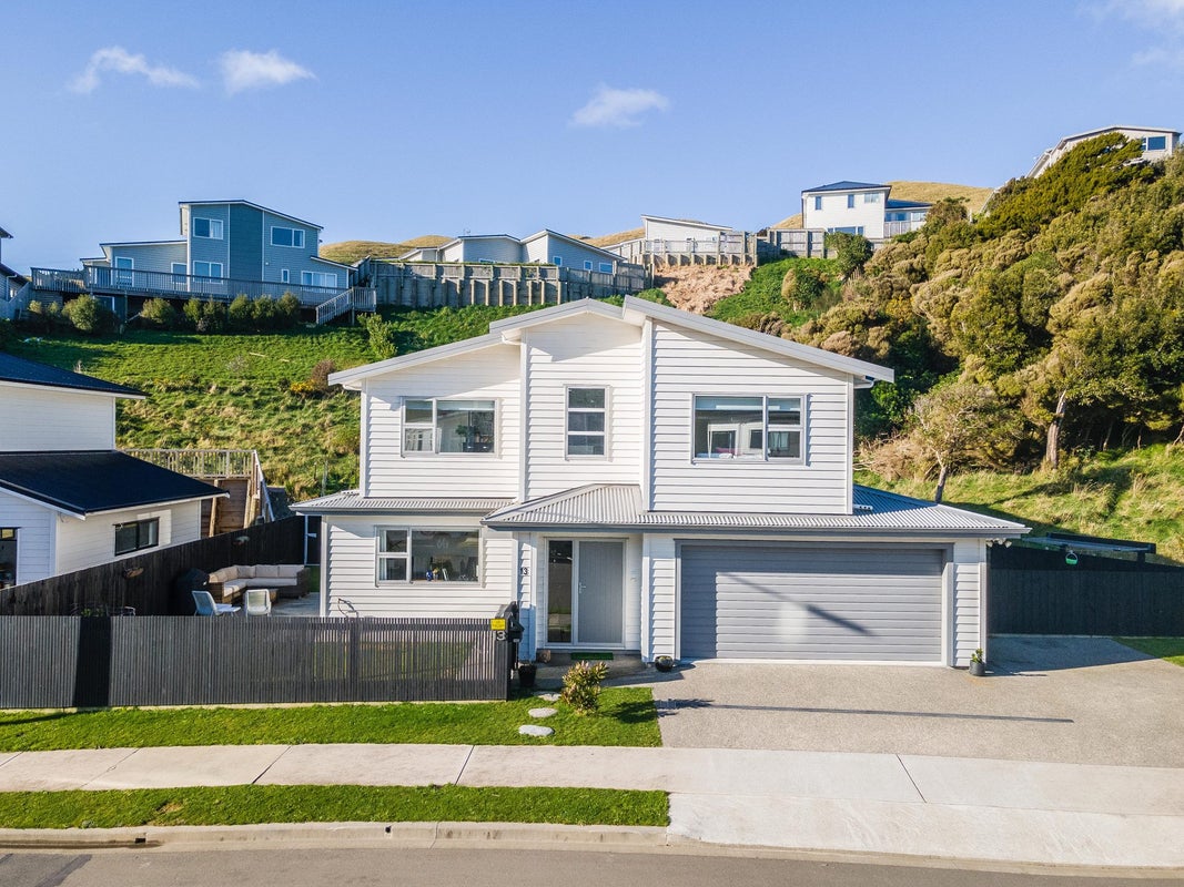 13 Farnworth Tce, Churton Park, Wellington - Carousel 2