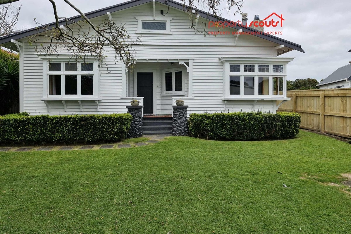 40 Waiwaka Terrace, Strandon, New Plymouth - Carousel 2