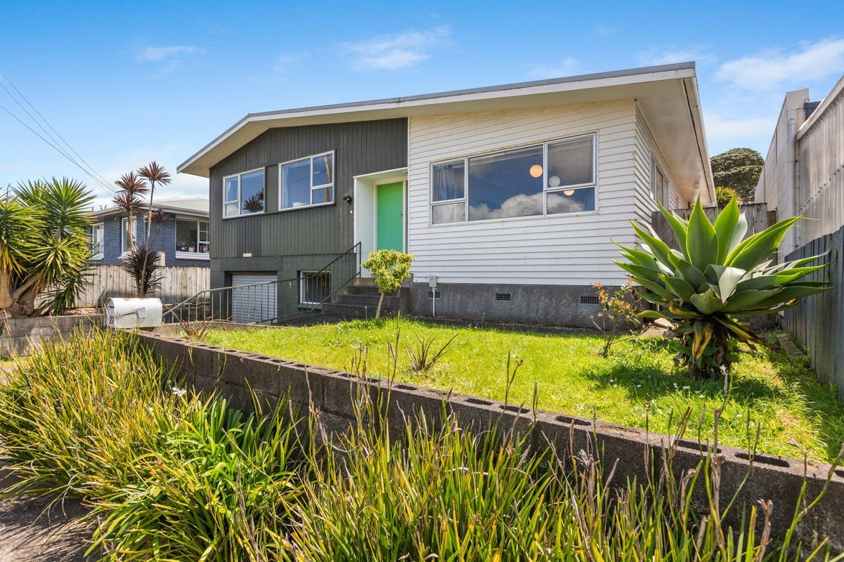 27 Rospeath Crescent, Spotswood, New Plymouth - Carousel 2