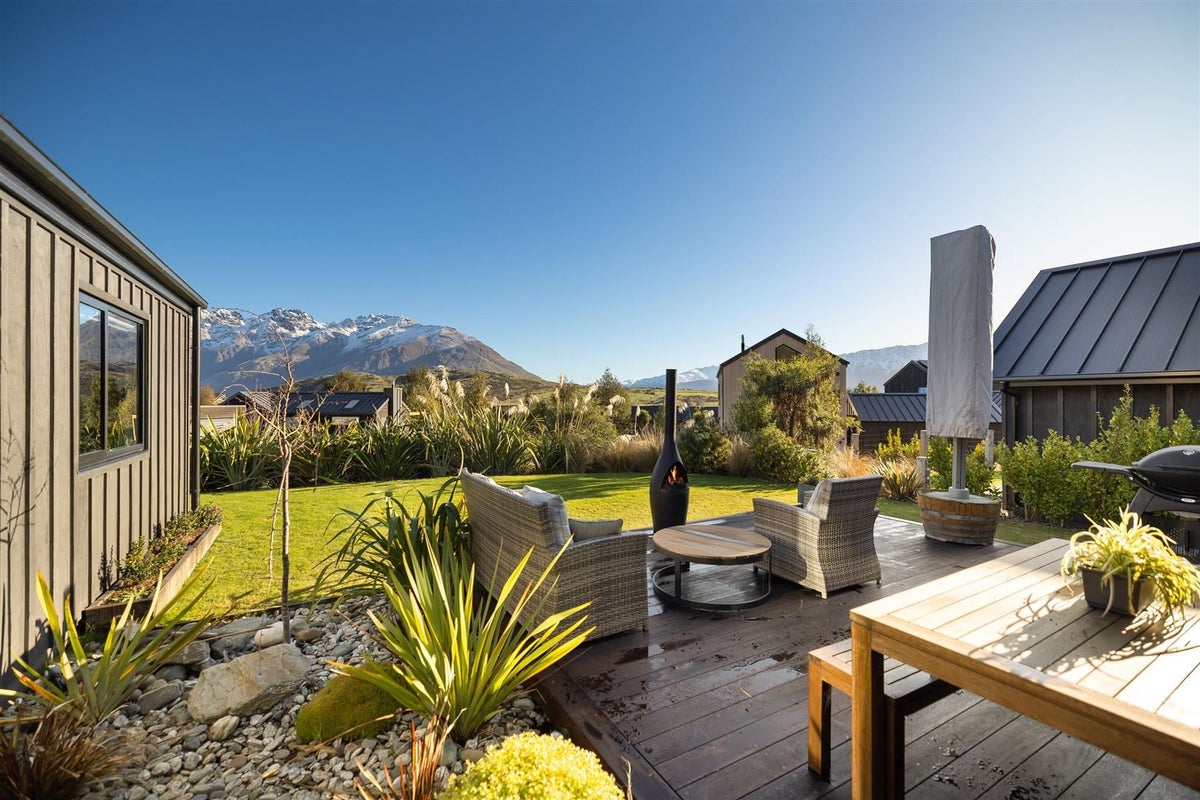 3 Polperro Court, Jacks Point, QUEENSTOWN - Carousel 2