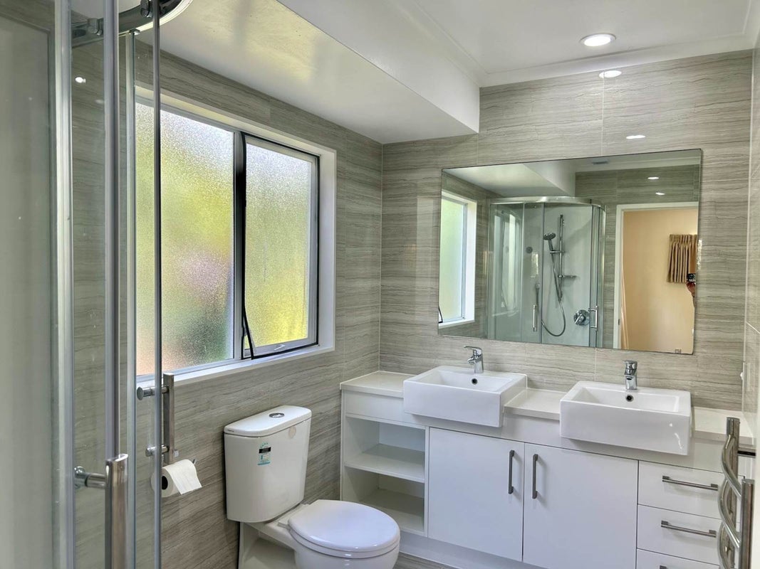 12 Palmcrest Grove, Highland Park, Auckland - Carousel 13
