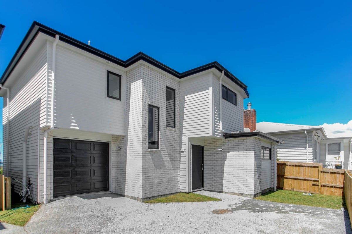 44D Alwyn Avenue, Te Atatu South, Auckland - Carousel 1