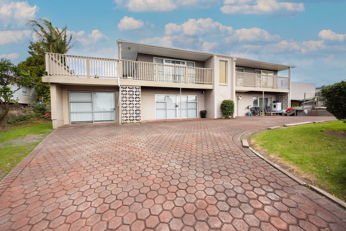 2 Chelsea View Drive, Chatswood, Auckland - Carousel 1