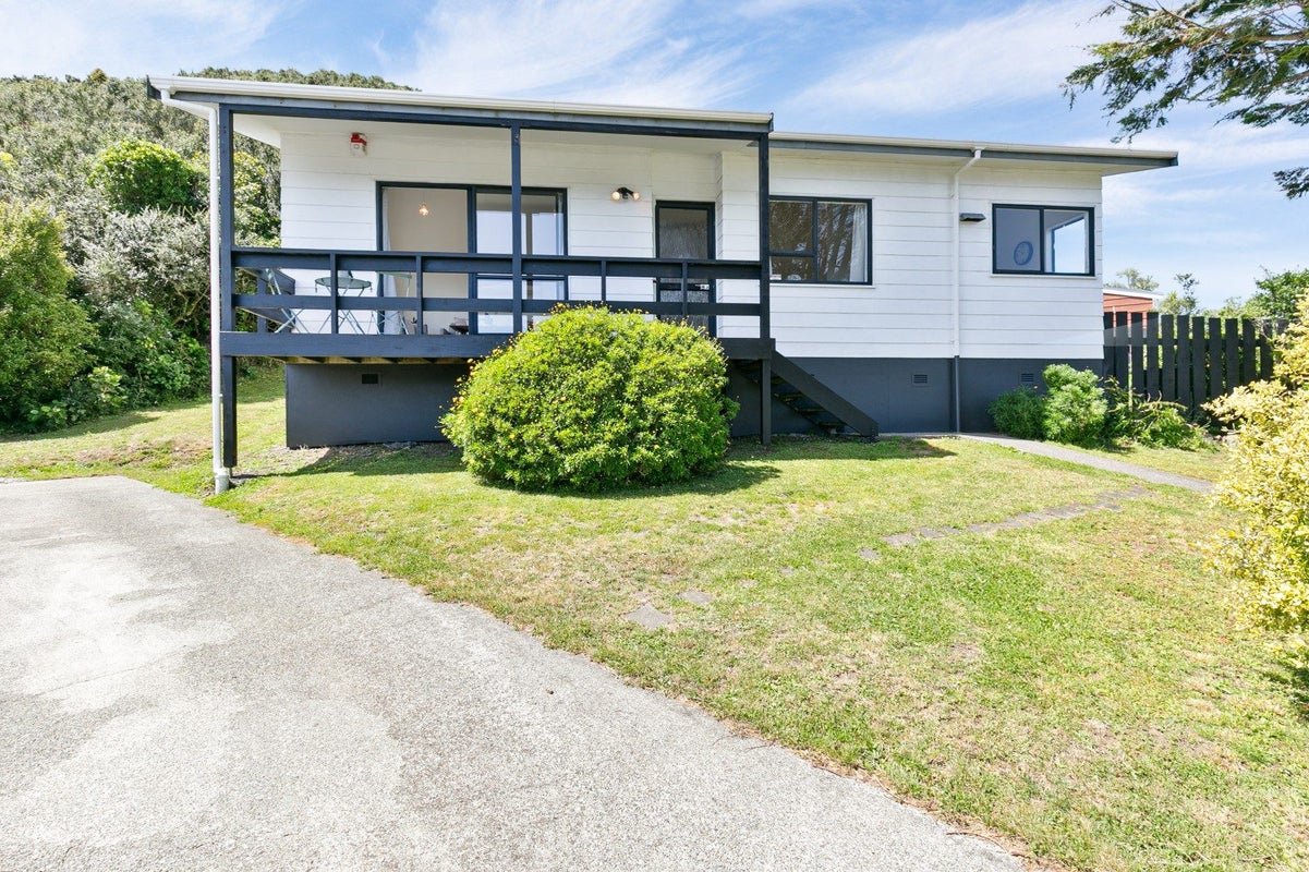 115 Montgomery Avenue, Karori, Wellington - Carousel 1