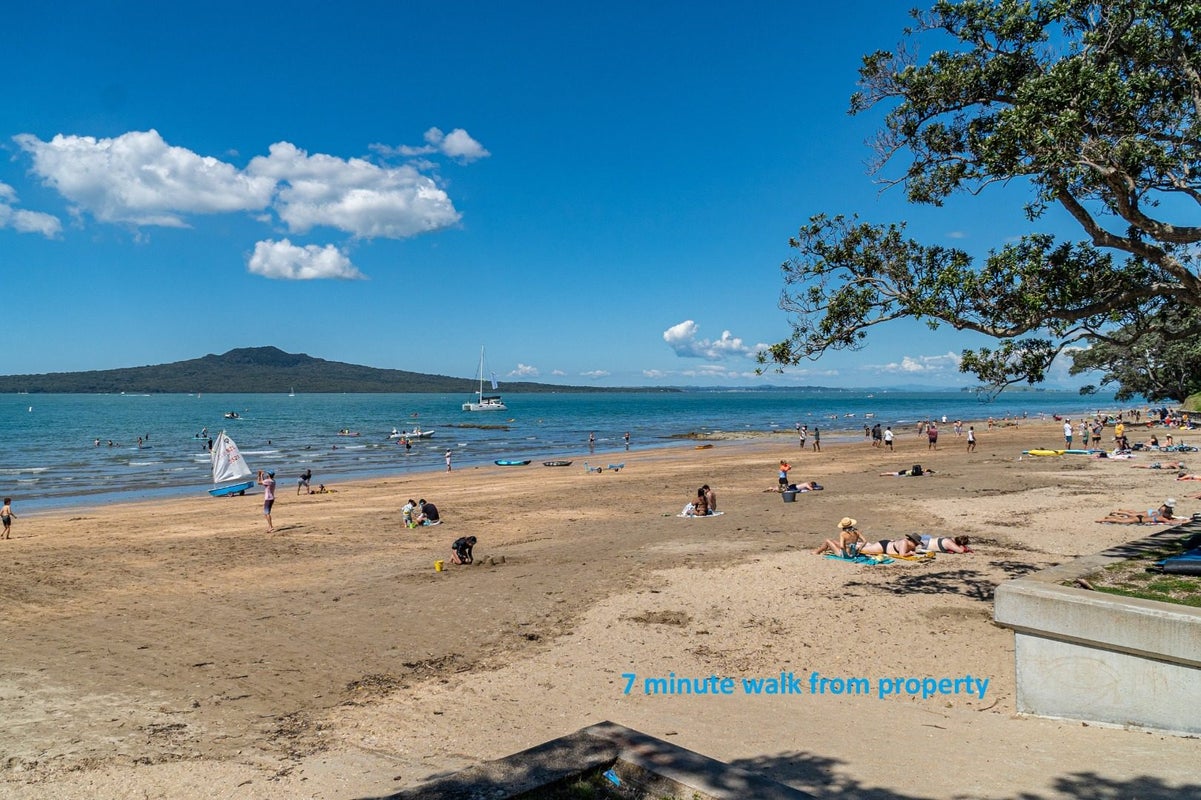7/77 Old Lake Road, Narrow Neck, Auckland - Carousel 2