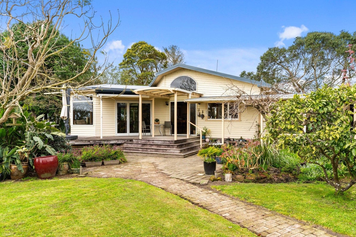 1638 Waihi Whangamata Road, Whangamata - Carousel 1