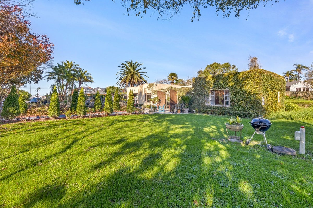 14 Station Road, Huapai, Kumeu - Carousel 1