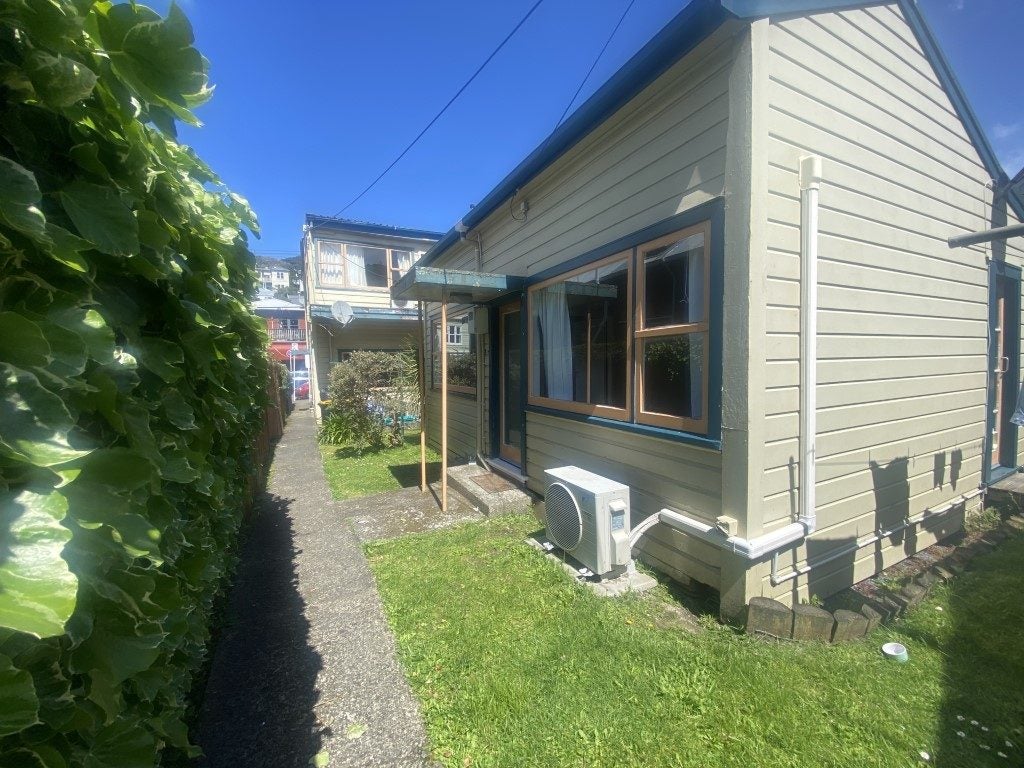 84 Aro Street, Aro Valley, Wellington - Carousel 1