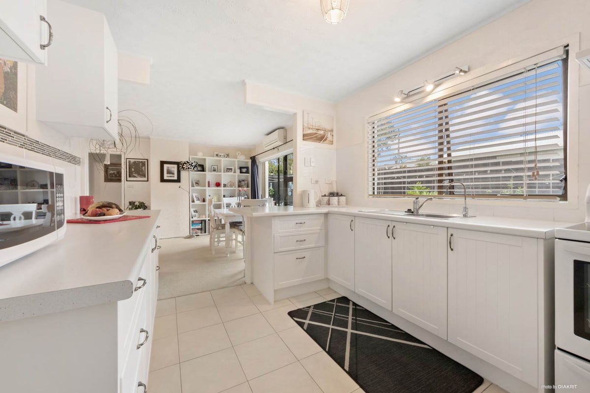 1/51 View Road, Henderson, Auckland - Carousel 2