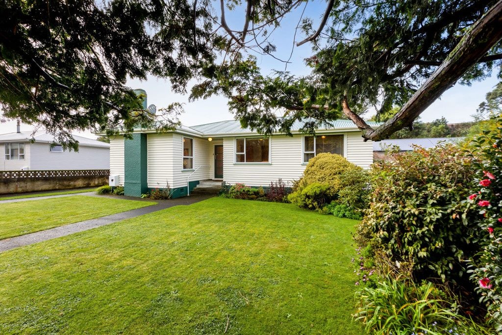 77 Bayly Road, Blagdon, New Plymouth - Carousel 1