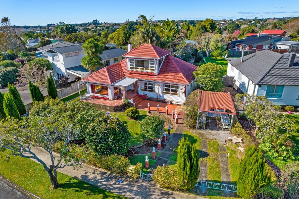 22 Budleigh Street, Frankleigh Park, New Plymouth - Carousel 1