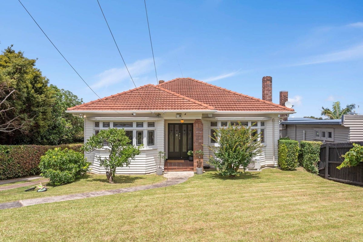 54 Seacliffe Road, Hillsborough, Auckland - Carousel 1